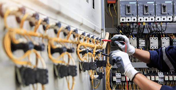 Professional Electrician technician working in South Taft, CA